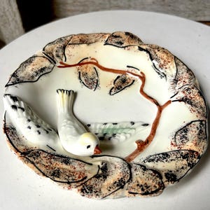 Majolica vogelbord verhoogde vogel keramische plaat trinket gerecht gemaakt in Japan jaren 50 handgeschilderd glazuur