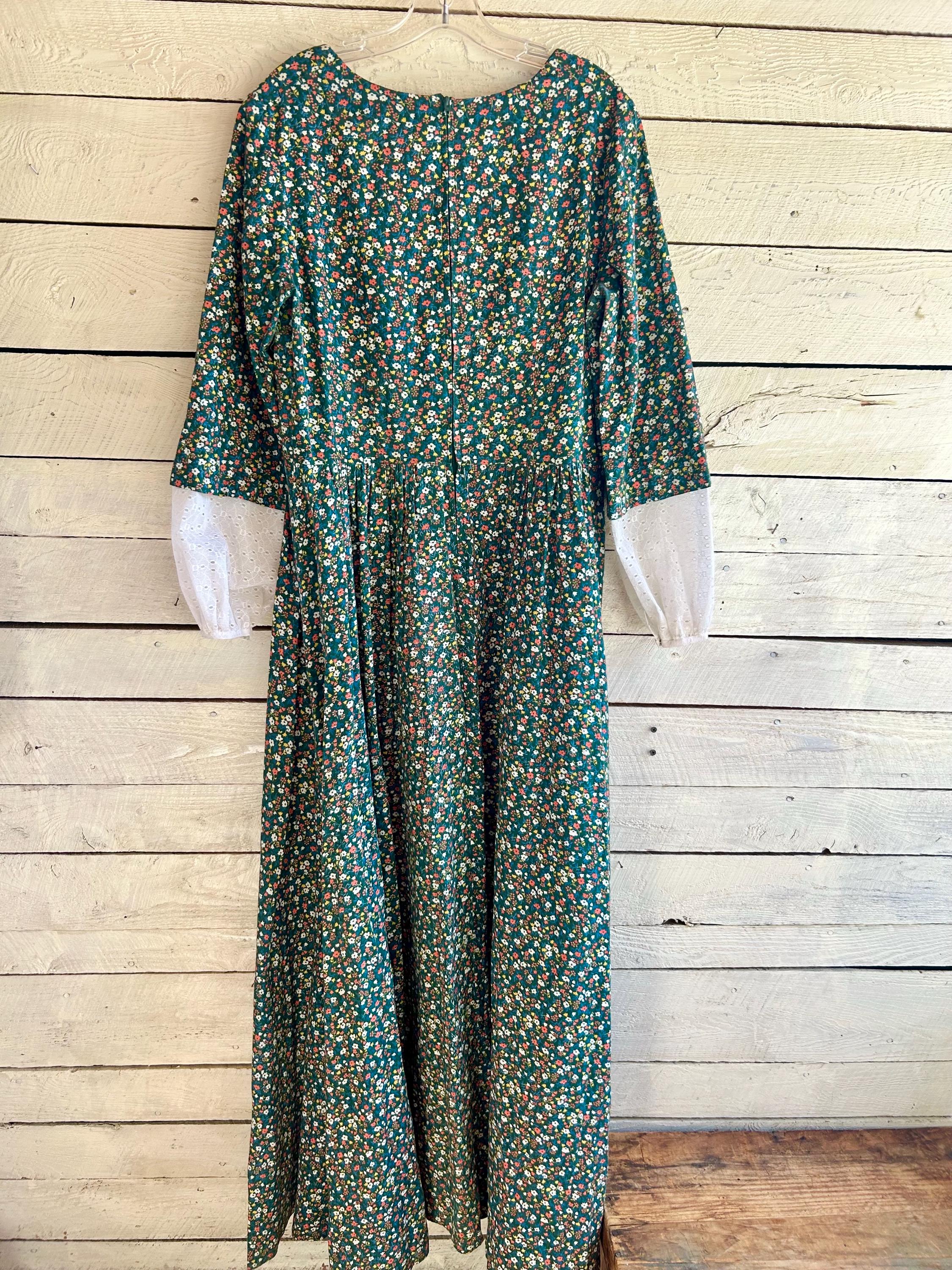 Halloween costume green calico prairie dress White eyelet sleeves and front inset maxi dress matching bonnet colonial dress