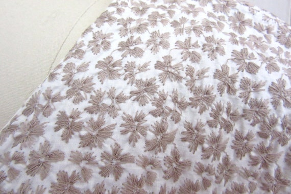 50s Dress - Taupe Embroidered Floral Fabric - Cin… - image 5