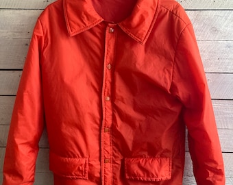 Giacca da uomo in nylon arancione anni '70, antipioggia, antivento, isolamento leggero a 2 strati, tasche con cerniera e chiusura a scatto