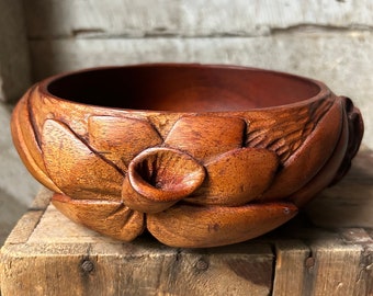 Ensaladera de madera de teca tallada profunda con flores talladas a mano, cuenco de madera con tulipanes y girasoles