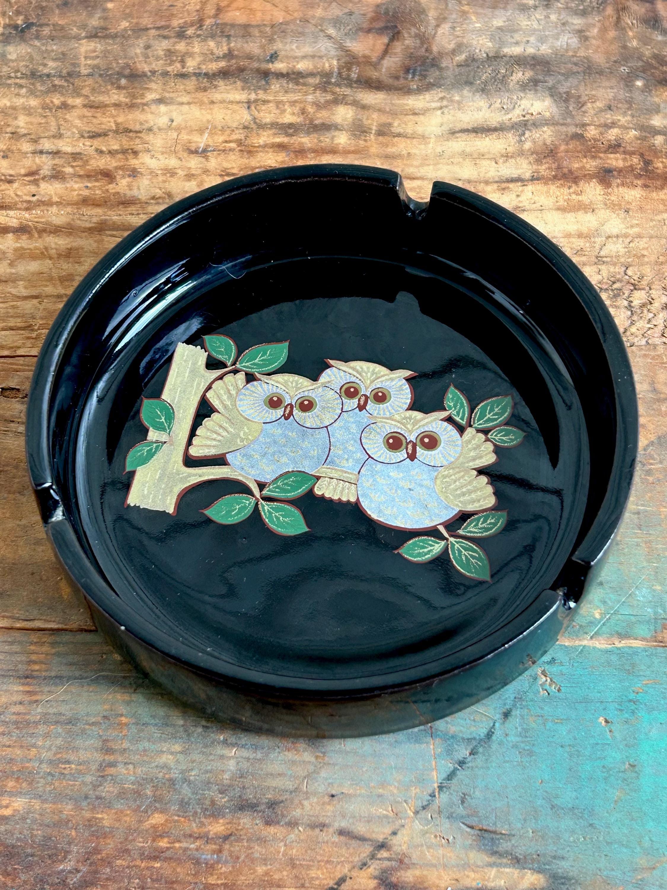 ミッドセンチュリーの小田切フクロウの丸い陶器の灰皿と小物入れ