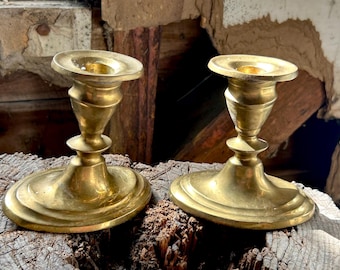 Messing kandelaar paar koperen kandelaars vintage kandelaar ovale basis gepatineerd messing