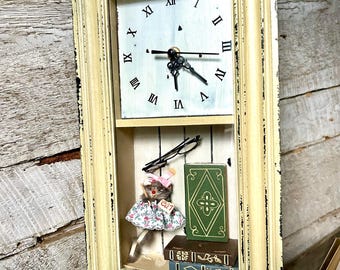 Small World Rhythm Nostalgia Oak Musical Clock CMJ339 Motion