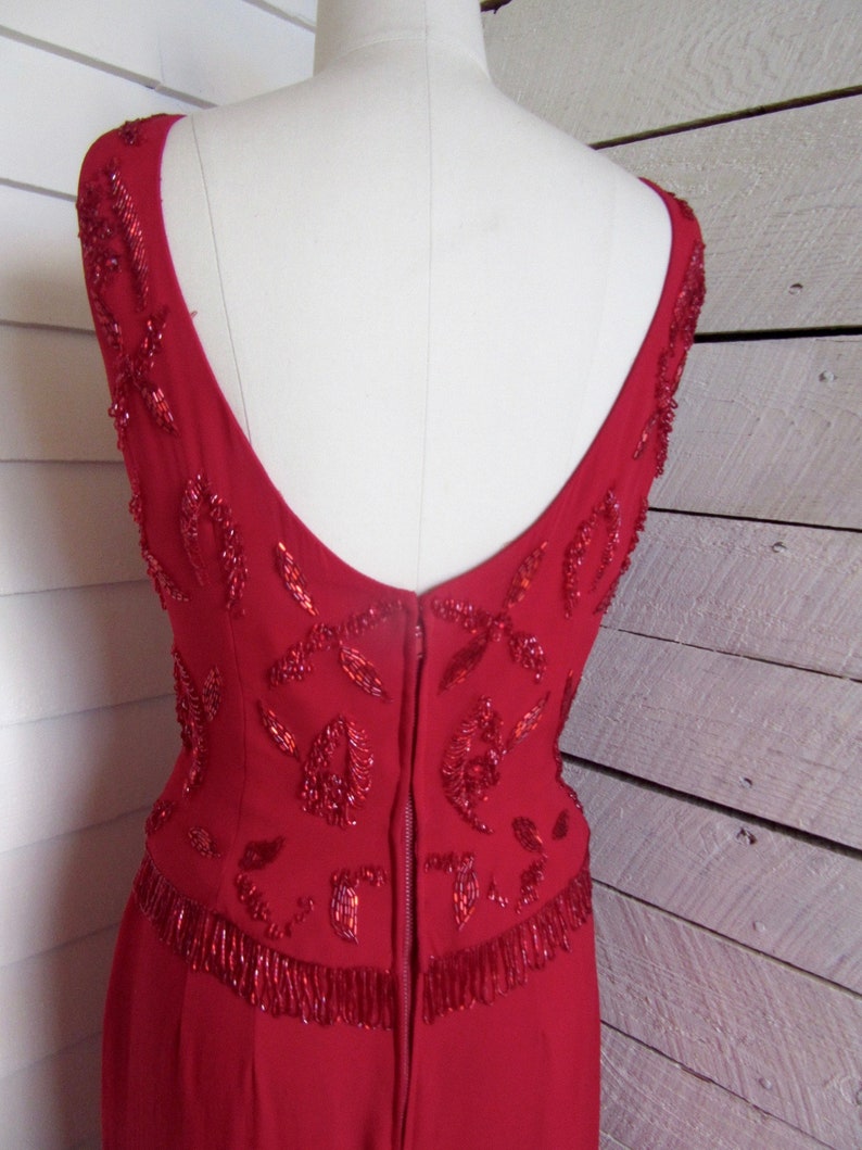 Vestido formal de gasa de seda roja con cuentas - espalda baja - maxi - con volantes - cuentas rojas - tirantes - largo - imagen 6