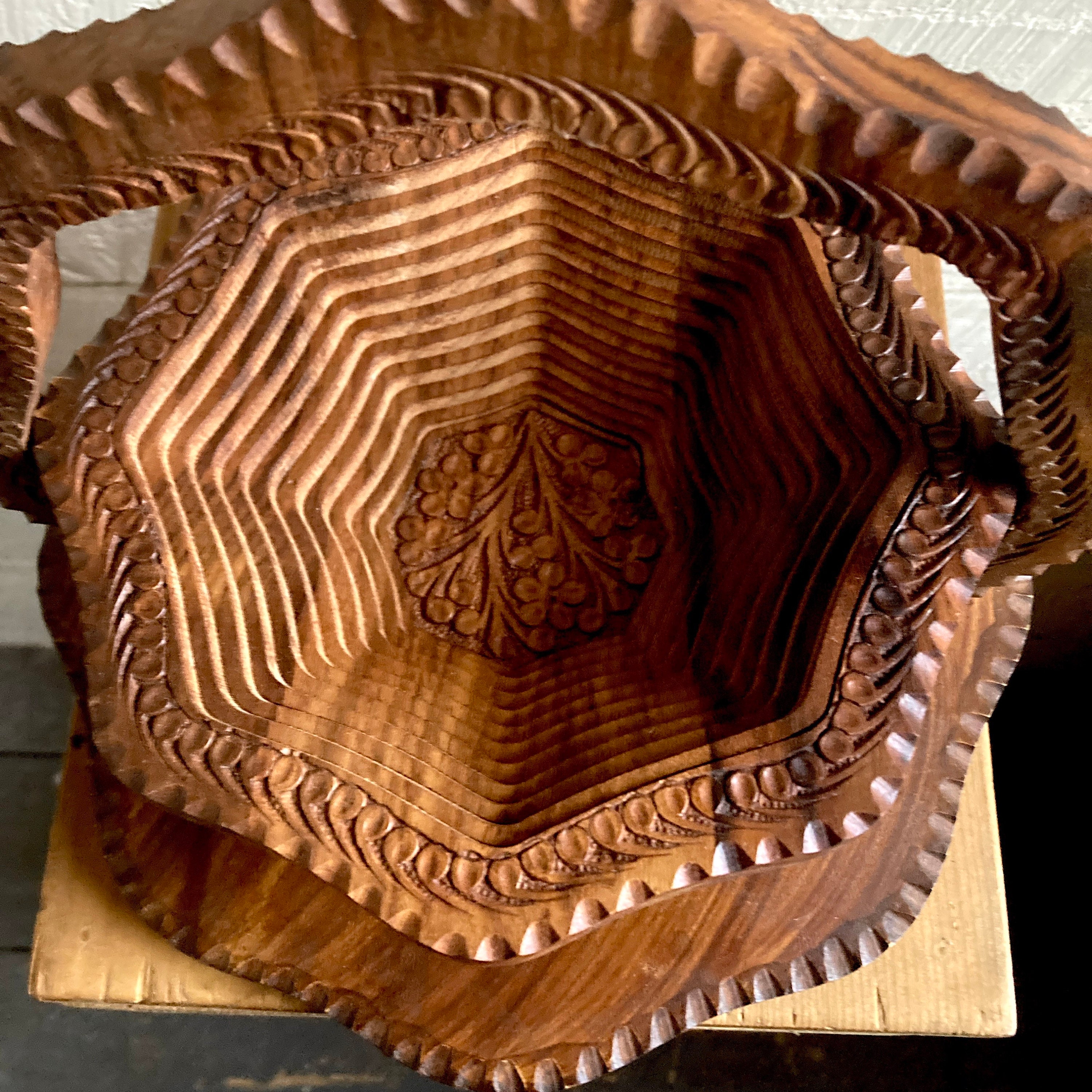 SKEZ Wooden Collapsible Fruit Basket (12x12x12) | Hand Made Wood Basket with Circular Trivet/Holder |Hand Made Wooden Basket for K