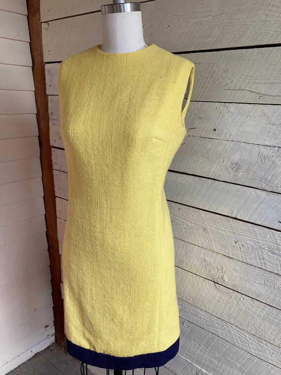 60s yellow sleeveless shift dress mod style navy … - image 5