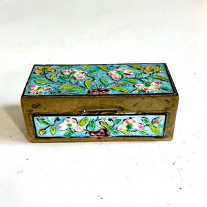 Cloisonné Antike chinesische Schmuckdose Metallemail kleine Box blau rosa Blumen Emaille Stempelbox