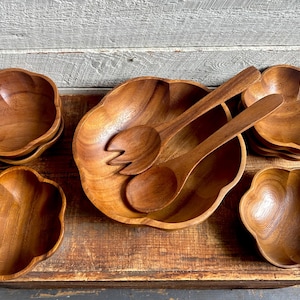 Conjunto de tigelas para salada em madeira de macaco, tigela grande e 6 tigelas pequenas, utensílios para servir estilo anos 60 e meados do século XX, garfo e colher, Filipinas.
