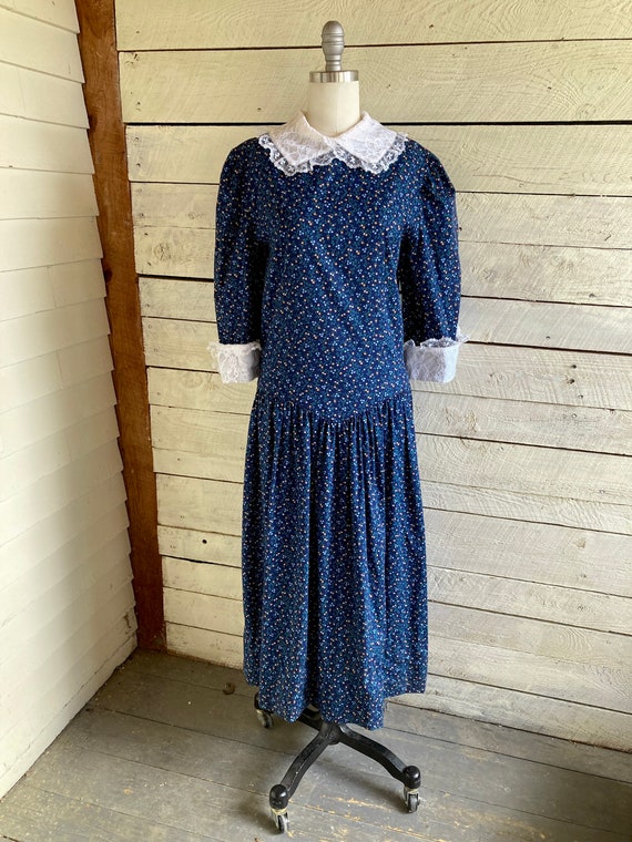 1970s Prairie cottagecore Dress Calico navy Blue … - image 10