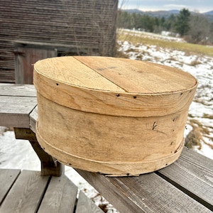 Round wooden box - large - cheese box - farmhouse  - rustic  - primitive - storage - hat box Canada