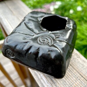 Ikebana black ceramic vase square stoneware carved design metal frog flower vase Japan vase