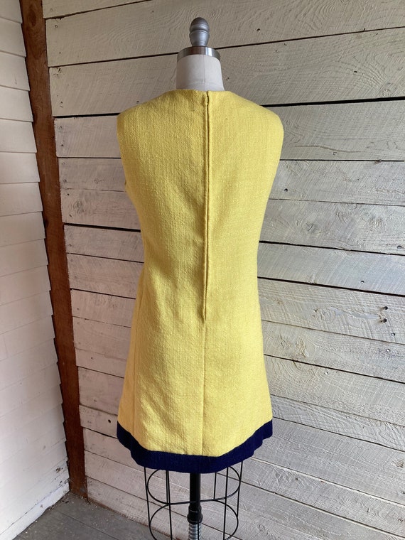 60s yellow sleeveless shift dress mod style navy … - image 6