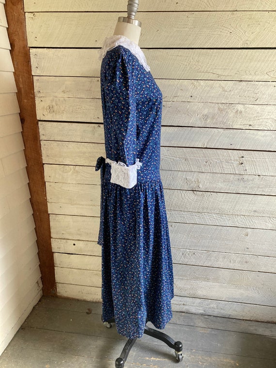 1970s Prairie cottagecore Dress Calico navy Blue … - image 7