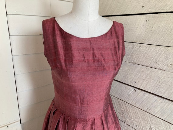 Vintage Raw Silk Dress 1960s  XS sleeveless Cockt… - image 3