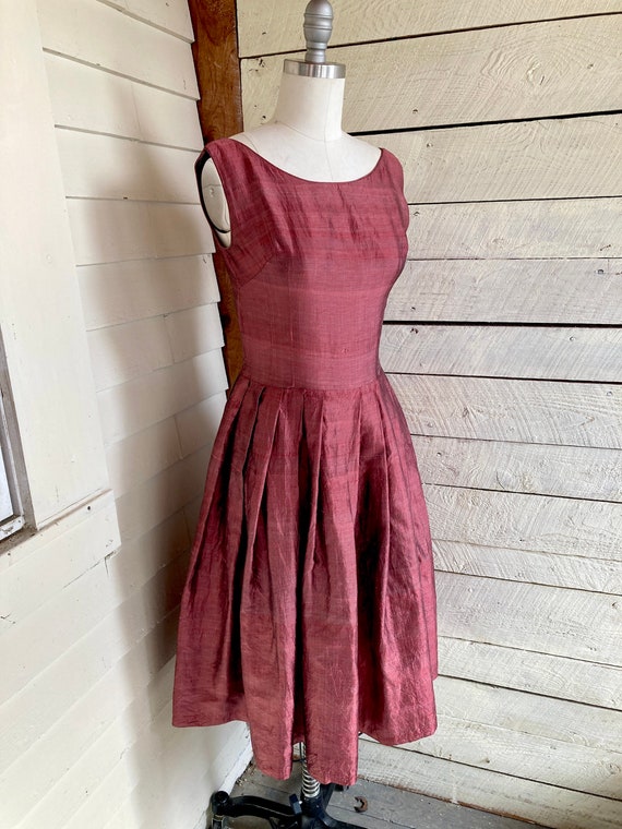 Vintage Raw Silk Dress 1960s  XS sleeveless Cockt… - image 2