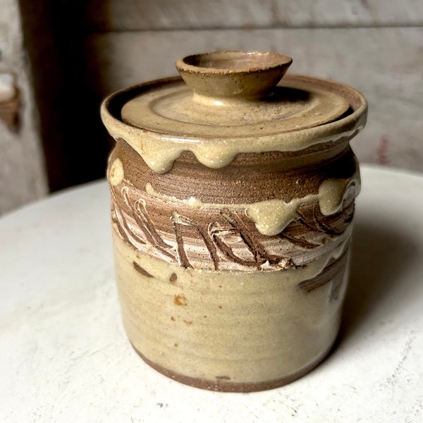 Handmade stoneware covered jar kitchen storage farmhouse kitchen sugar bowl ginger jar lid honey pot
