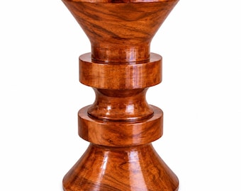 Taburete artesanal de madera de mango, mesa auxiliar escultural, acabado brillante.