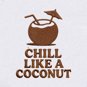 Pode incluir: Um design de bordado apresentando um coco castanho com uma palhinha e um pequeno guarda-chuva, posicionado acima do texto bordado em castanho que diz CHILL LIKE A COCONUT. O design é costurado sobre um fundo de tecido branco liso.