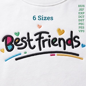 Può includere: Una superficie in tessuto bianco con il testo ricamato "Best Friends" in nero, accentuato da cuori e linee colorate. Il testo "6 Sizes" appare sopra, con un elenco di formati di file tra cui HUS, JEF, EXP, DGT, DST, PEC, PES e VP3.