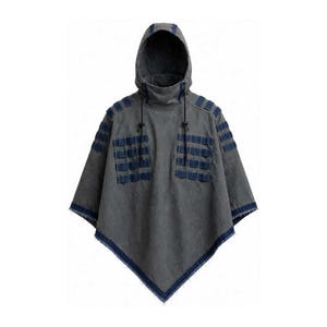 Unisex gewassen grijze poncho met capuchon en blauwe denim patchwork | Tactische streetwear cape met gerafelde details