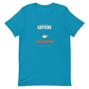 Camiseta "Movido a Cafeína e Alucinações" - Presente Divertido para Amantes de Café