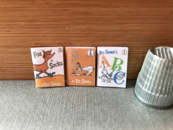 O-1 Miniature office supplies for Barbie collectors and diloramas dollhouses