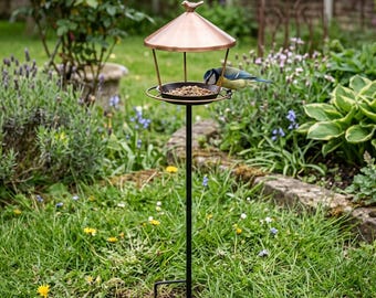 Metal Standing Bird Feeder with Roof Outdoor Garden Bird Feeding Station Weatherproof Bird Bath Seed Tray Yard Lawn Decor