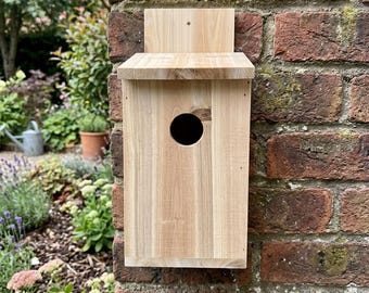 Wooden Bird House Nest Box Outdoor Hanging Birdhouse Natural Wood Bird Shelter Garden Nesting Box for Finches Wrens Sparrows