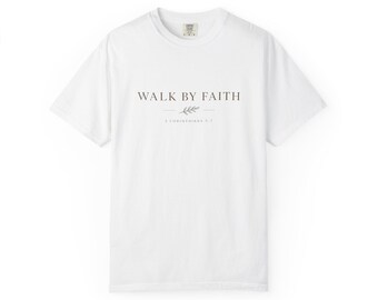 Camiseta "Camina por fe" / Camiseta con tipografía de fe cristiana