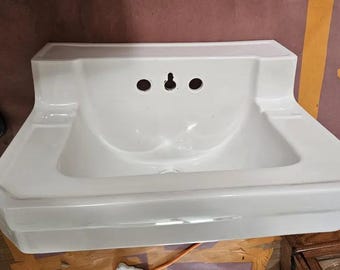 Lavabo de pared antiguo de porcelana blanca estilo Art Déco "Richmond" de 1949.