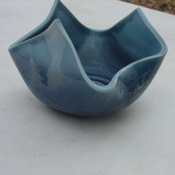 Handkerchief pottery nut candy dish bowl or cache pot  RETRO