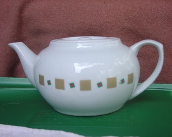 Meu bule favorito: porcelana vintage, pesado e de qualidade profissional.