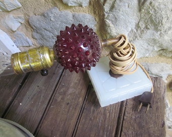 Ruby, um aplique de parede em vidro leitoso de meados do século