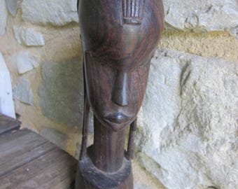 Escultura original africana em madeira de ébano.