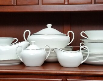 Wedgwood Doric pattern platinum band classic china
