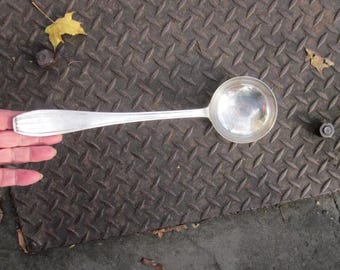 Concha de prata banhada a ouro, 35,5 cm (14 polegadas), qualidade comercial, assinada.