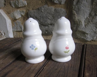 Pfaltzgraff garland salt n pepper shakers