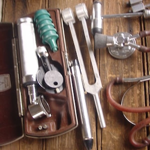 Antique Doctor&#39;s bag with medical instruments