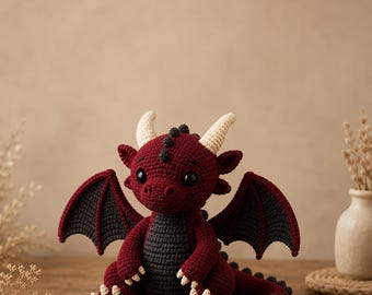 Häkelanleitung für einen Fantasy-Drachen – Amigurumi-Sitzdrache mit Flügeln und Hörnern (PDF-Download)