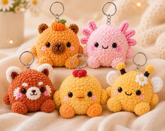 Amigurumi-Schlüsselanhänger-Anleitung (PDF), niedliches Häkelmuster-Set mit Tiermotiven: Bär, Axolotl, Roter Panda, Küken, Biene – einfacher Häkelschlüsselanhänger für Anfänger