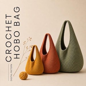 Puede incluir: Tres bolsos hobo de ganchillo en amarillo mostaza, naranja quemado y verde oliva, acompañados de un ovillo de lana mostaza y un tallo de planta seca. El texto CROCHET HOBO BAG y DIGITAL PATTERN aparece a la izquierda.