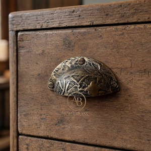 Handmade Solid Brass Shell Handle | Cabinet, Door, Drawer & Shelf Handle | Set of 2 | 8.5 x 4.5 cm