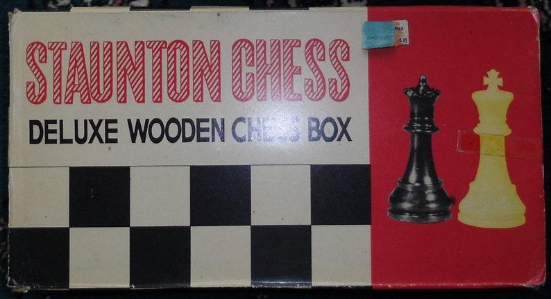 Vintage Game Staunton Chess Deluxe Wooden Chess Box and Plastic Chess Pieces