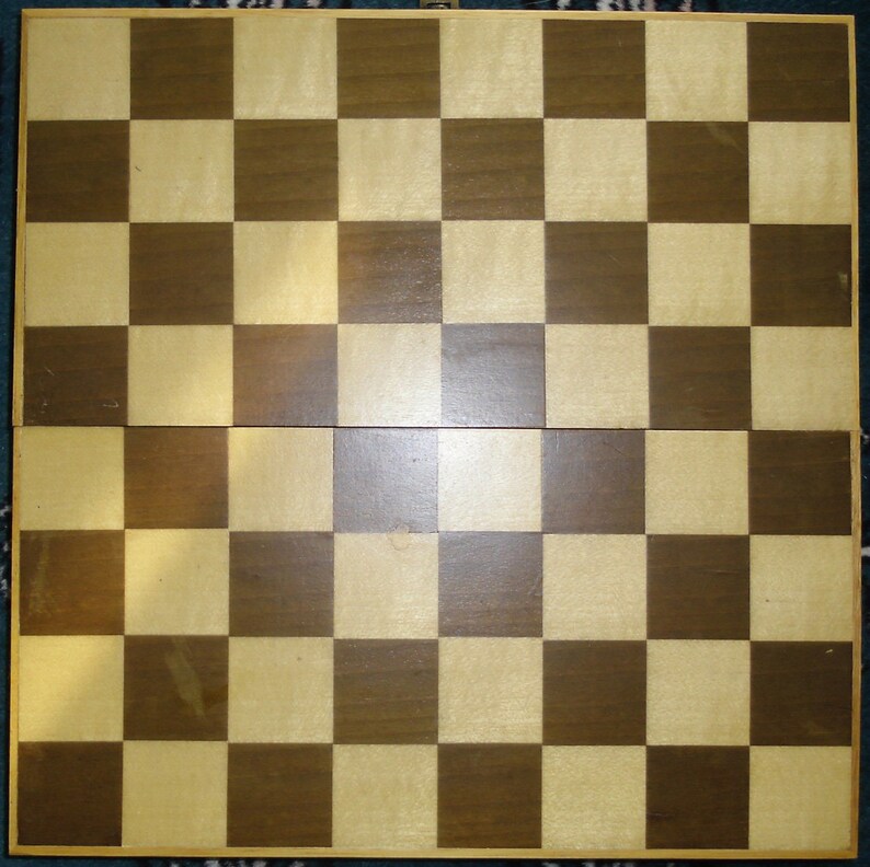 Vintage Game Staunton Chess Deluxe Wooden Chess Box and Plastic Chess Pieces