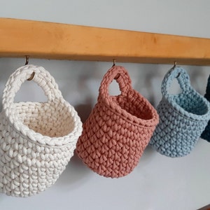 Small crochet hanging basket