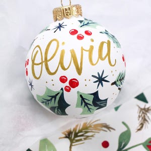 Décoration de Noël personnalisée peinte à la main : souvenir houx et baies - cadeau de Noël personnalisé
