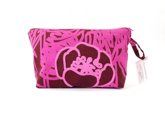 Marimekko Englantilanen Puutarha Fabric Zip Pouch  2 sizes    Pink Burgundy