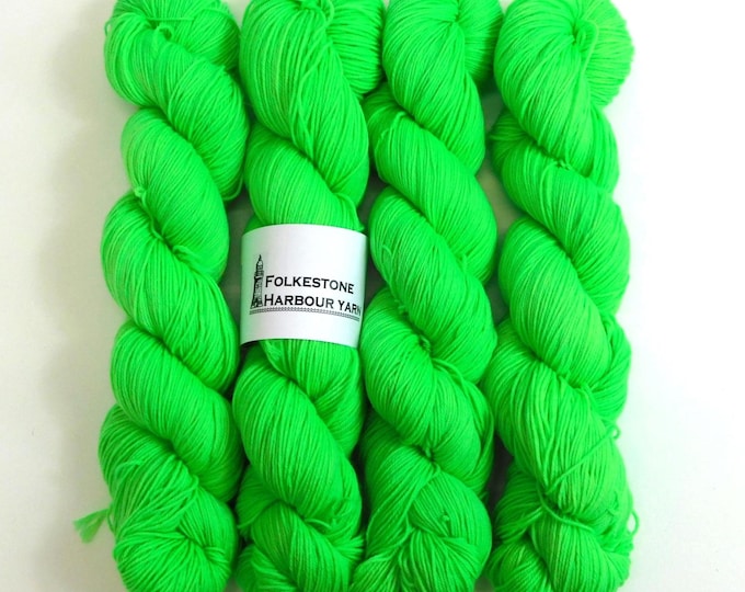 Fluorescent Dark Green Merino Blend Sock Wool yarn 100g skein