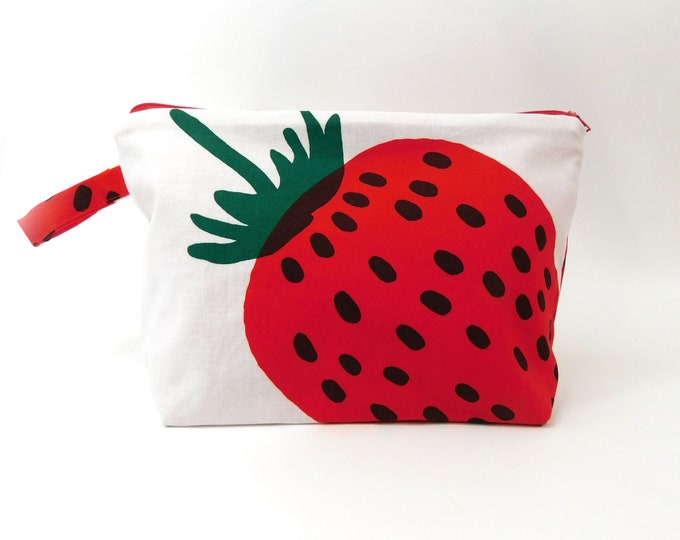 Marimekko Mansikka Fabric Zip Pouch in White & Red           size Large 10" Strawberries